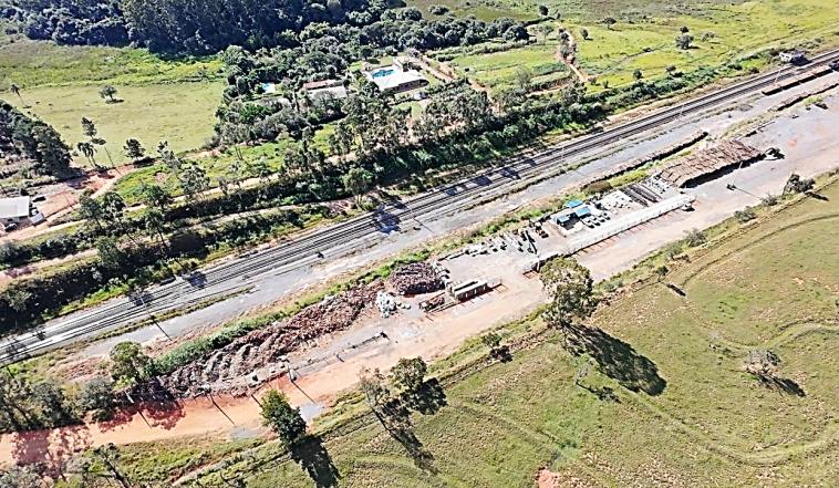 Vista aérea de operação ferroviária